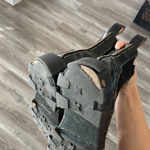 Balenciaga Black Exposed-Stitch Leather Chelsea Boots size 37 - Picture 7 of 10